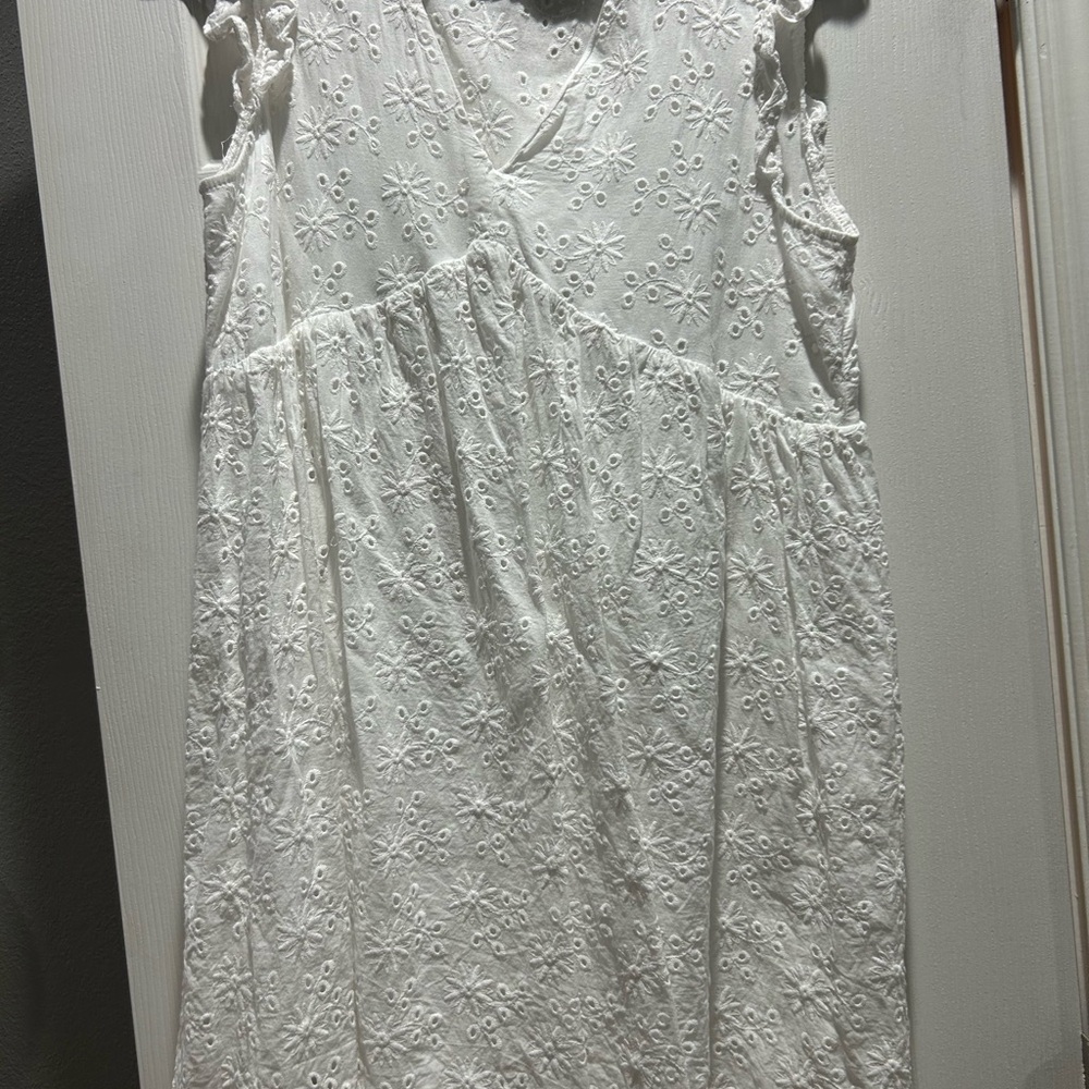 ANDREE BY UNIT White Floral Eyelet Top